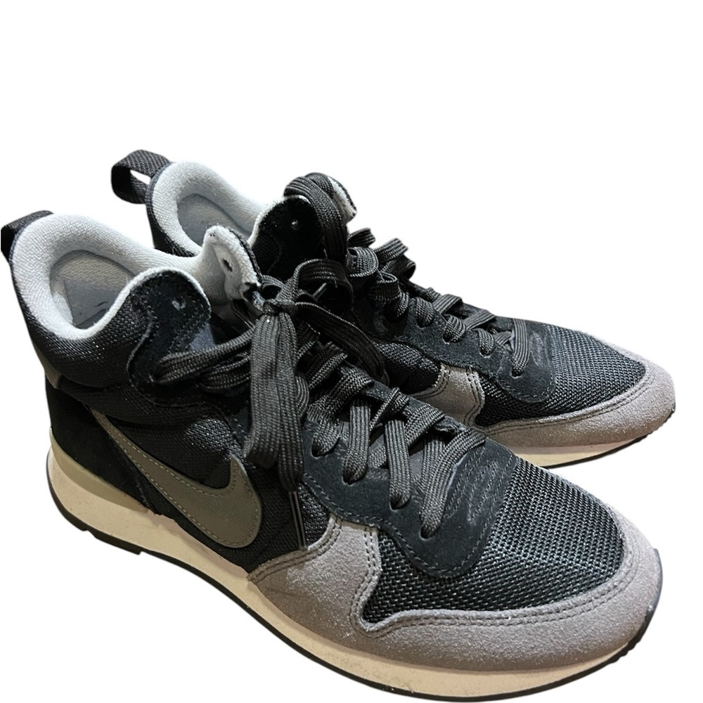 Nike Black and Gray Athletic Shoes with Breathable Mesh